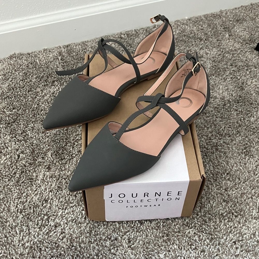 Journee Collection Women's Gray Strappy Flats